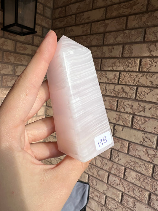 Mangano calcite obelisk 19B