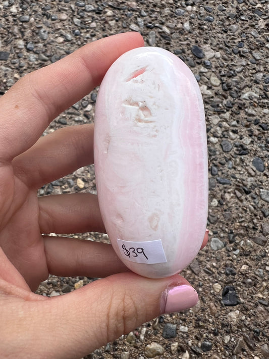 Mangano calcite pebble 39A